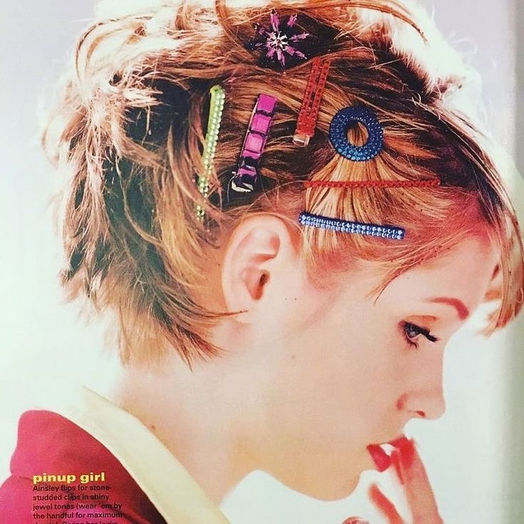 90s acrylic hair clips (Instagram | 90smagz)