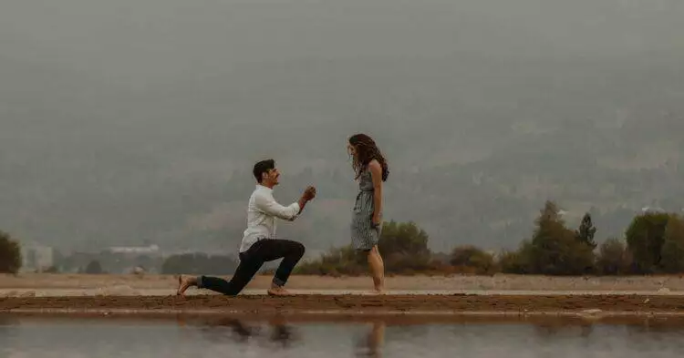 Proposal (Unsplash | Taylor Brandon)