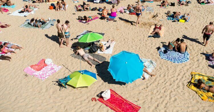 People on the beach (Unsplash | Etienne Girardet)