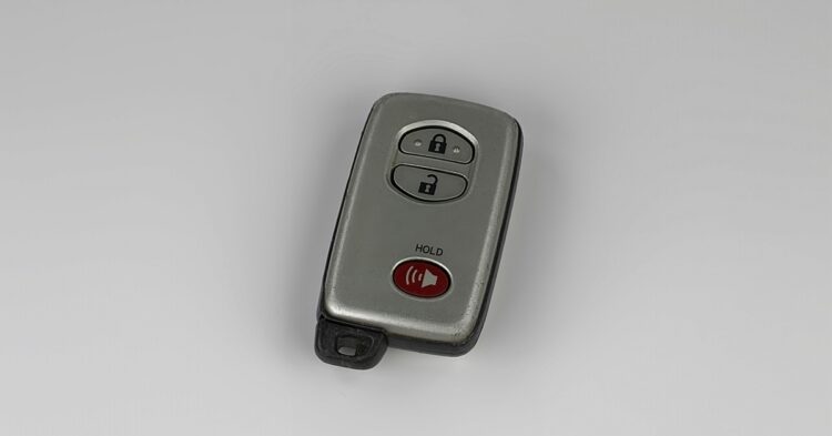 Car Key Fob (Unsplash | Barry A)