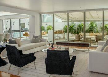 Modern interior home design (Unsplash | alcasqui)