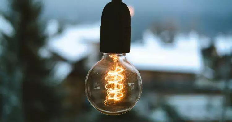 Lightbulb idea (Unsplash | Lucrezia Carnelos)