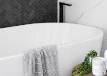 Bath (Unsplash | R ARCHITECTURE)