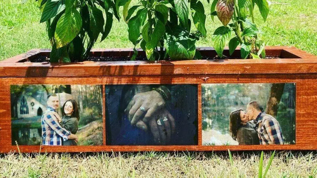 Flowerbox for fiancée (Instagram | @a_chosen_sinner)
