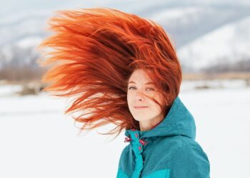 Red hair in the air (Unsplash | Tengyart)
