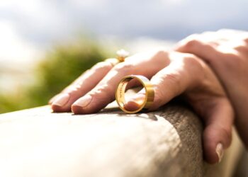 wedding ring (Photo by engin akyurt via unsplash)