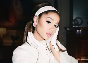 instagram | @arianagrande](https://www.instagram.com/p/CIL3u1qFUZS/)