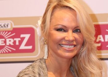 Wikipedia | Pamela Anderson