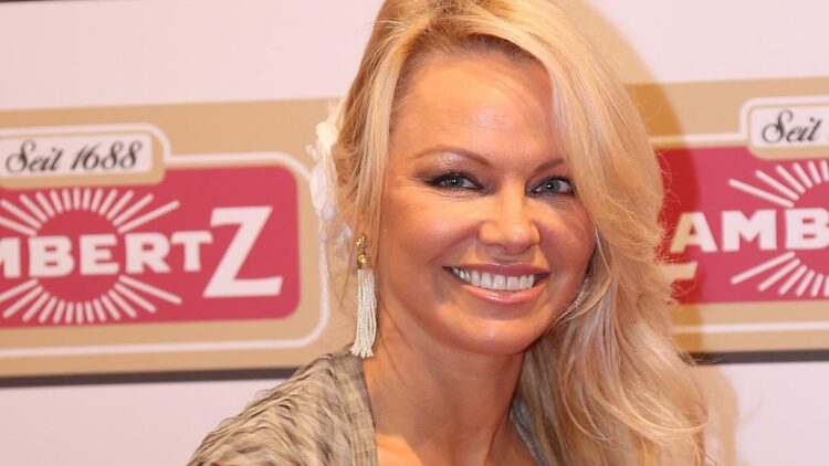 Wikipedia | Pamela Anderson