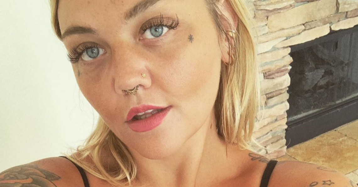 Instagram | @elleking