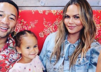 Instagram | @chrissyteigen