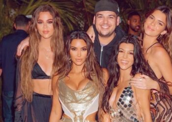[Instagram | @https://www.instagram.com/p/CG2zK7WgghF/)kimkardashian](