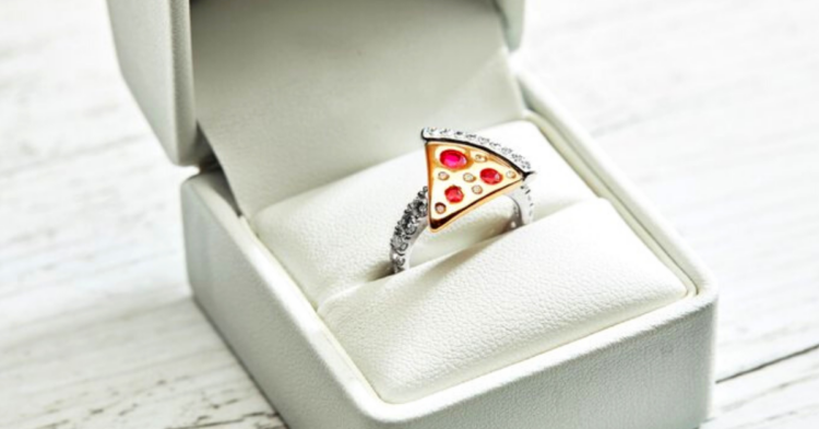 Twitter | @Dominos_Au
