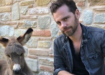 instagram | @rider_strong