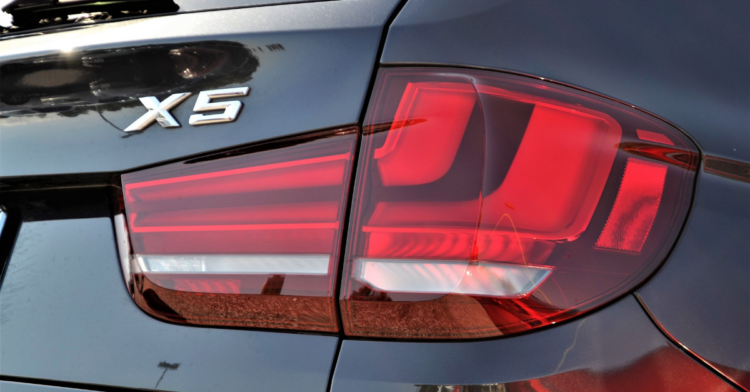 Car tail light (Pixabay | F. Muhammad)