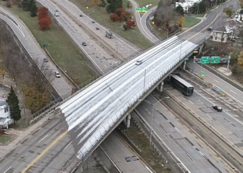 Image of an iced bridge among clear roads (Reddit | SAT0725)