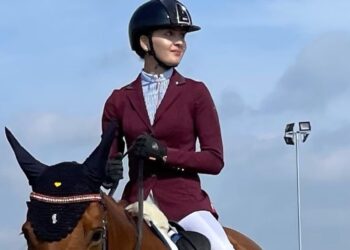 Evie Toombes riding horse