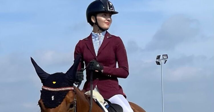 Evie Toombes riding horse