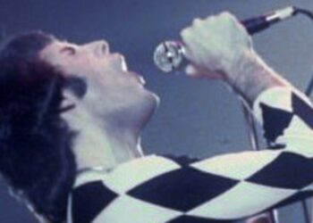 Wikimedia | https://commons.wikimedia.org/wiki/File:FreddieMercurySinging1977.jpg