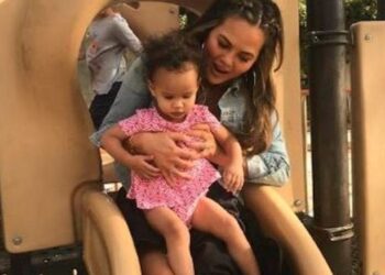 Instagram | @chrissyteigen