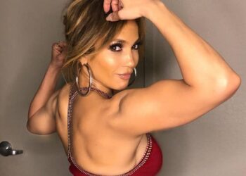 Instagram | @jlo