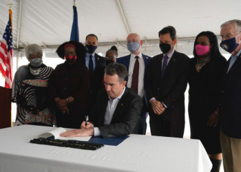 Twitter | @GovernorVA