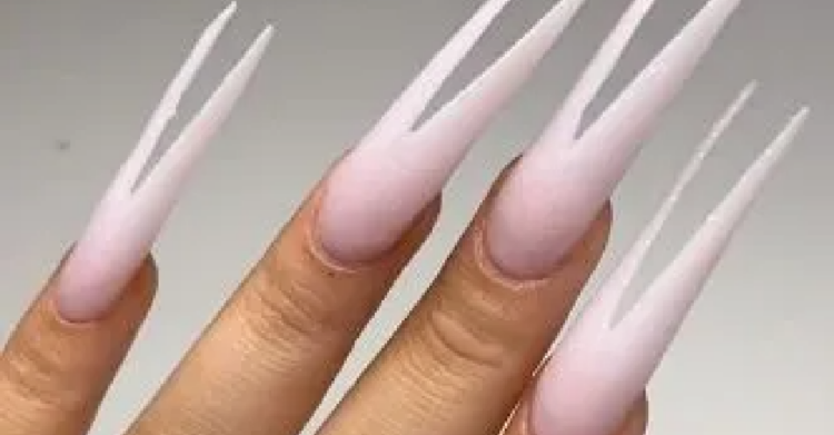 TikTok l @nailsbylara13
