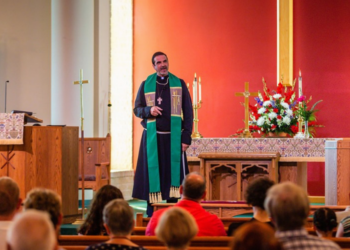 Church pastor defends Jenna after woman body shames her