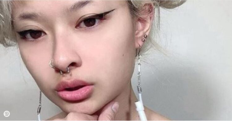 Instagram | @deadanimemom
