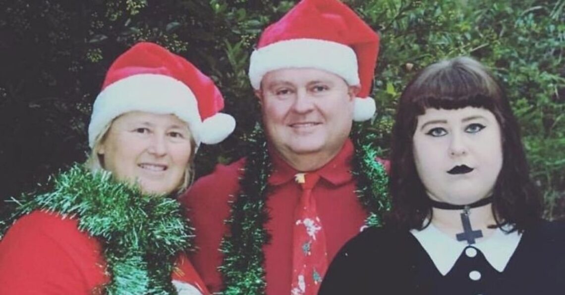 Instagram | @awkwardfamilyphotos