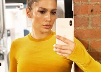 Instagram | @jlo