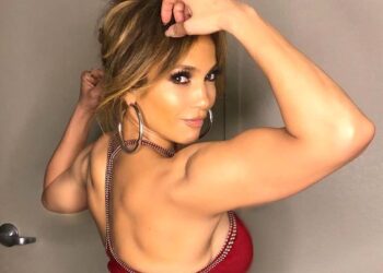 Instagram | @jlo