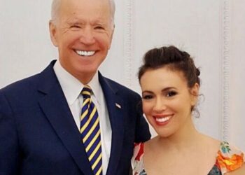 Twitter | @Alyssa_Milano