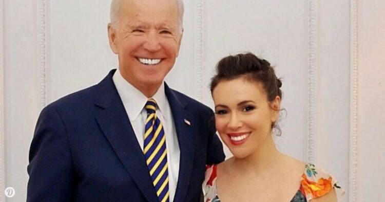 Twitter | @Alyssa_Milano