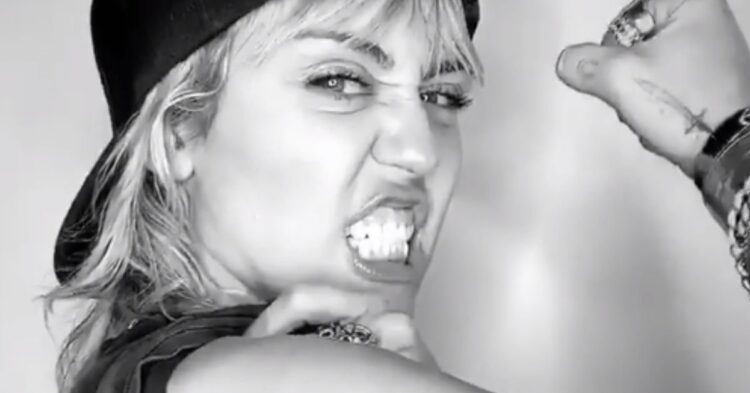 Instagram | @mileycryus