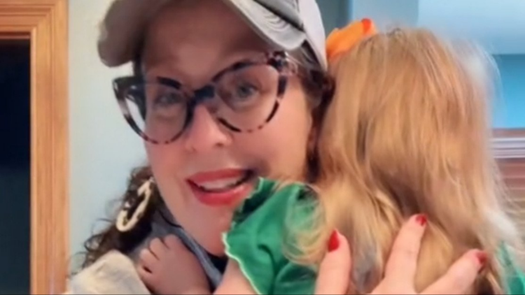 TikTok | @thevintageparents