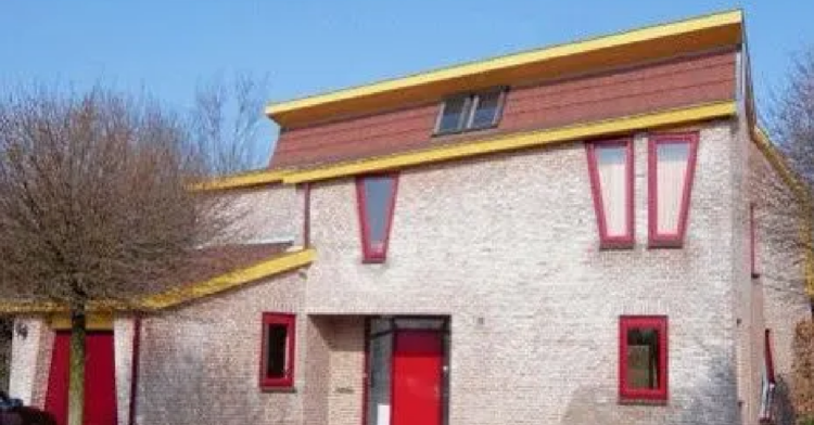 Instagram | @uglydutchhouses