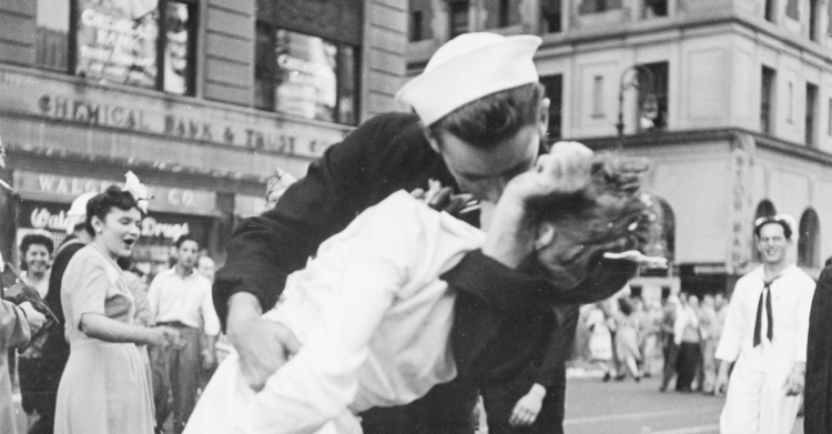 Wikimedia | https://commons.wikimedia.org/wiki/File:Kissing_the_War_Goodbye.jpg