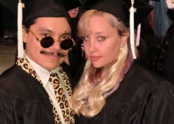 Twitter | @amandabynes
