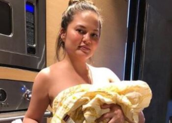 Instagram | @chrissyteigen