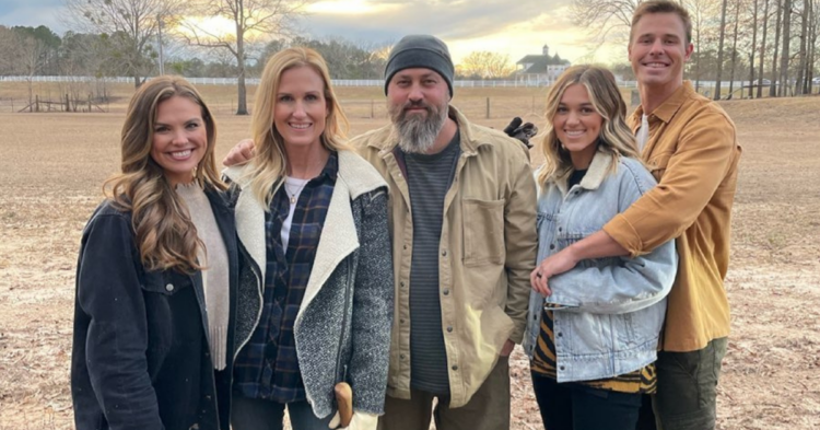 Instagram | @bosshogswife