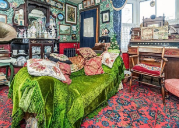 Instagram | @terriblerealestatephotos
