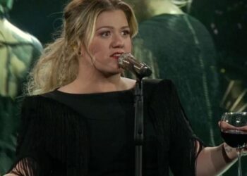 Facebook | Kelly Clarkson