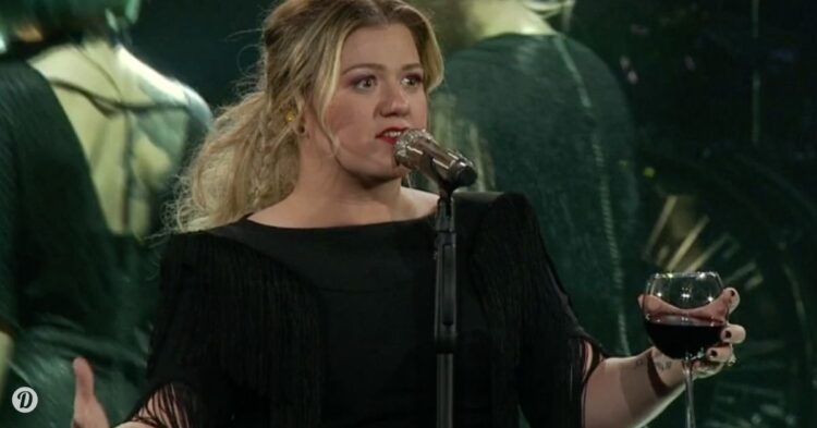Facebook | Kelly Clarkson