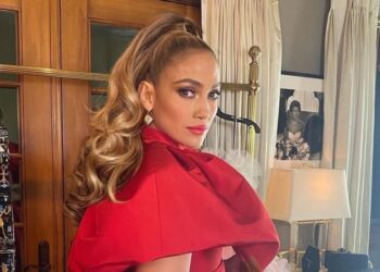Instagram | @jlo