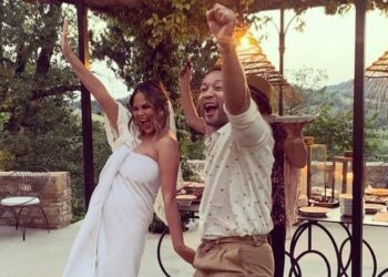 Instagram | @chrissyteigen