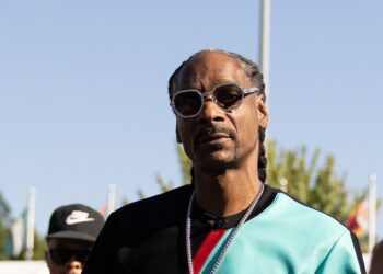 Snoop Dogg walking