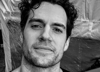 A black and white selfie of Henry Cavill.