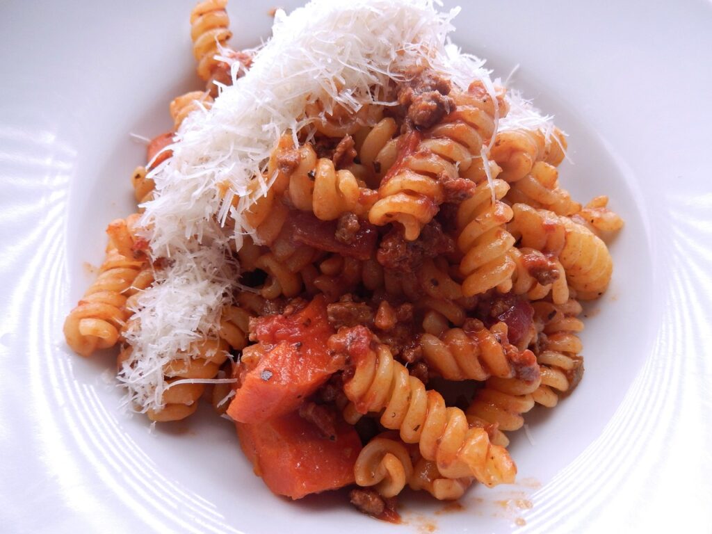 fusilli pasta, ragu, ground beef