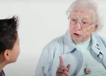 101-year-old woman meets kids via YouTube | HiHo Kids
